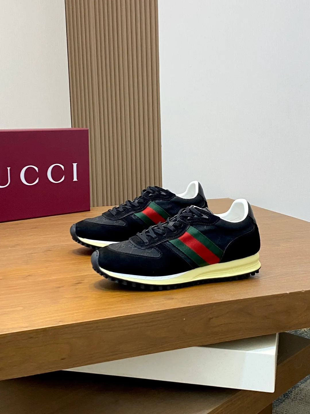 Men's shoes 💰660 [Gucci] Gucci - high-end quality original order 👩🏻‍❤️‍👨🏻 couple wear 🔍🔍🔍 casual sports shoes - upper: 🔝 suede calfskin, shoe body brand totem cloth. brand webbing, tongue. heel. air pressure brand logo - lining: water-dyed sheepskin -Outsole: ultra-light TPU foam·TR rubber; two-color molded outsole -Ultra-high quality control·fine workmanship: highlighted (high-end·exquisite·class) -Size: same style for men and women 36-44 (female 35, 40, male 45, 46 can be customized)·